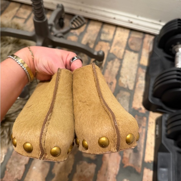 Tory Burch Blythe pony hair size 7 Tan Studded Women's Clogs - Picture 2 of 4